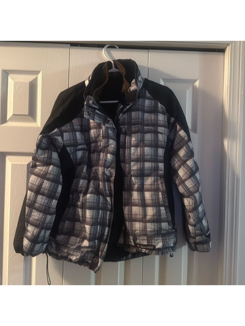 Misty Mountain Winter Jacket Size M🥰🥰